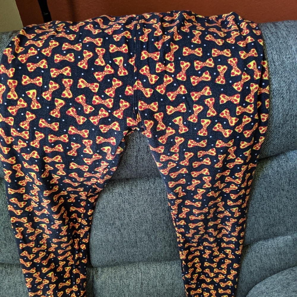 Lularoe Minnie mouse bow leggings